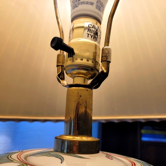Chinoiserie 🎏 vintage lamp with original shade - Picture 5 of 15